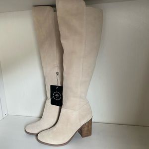 Suede boots